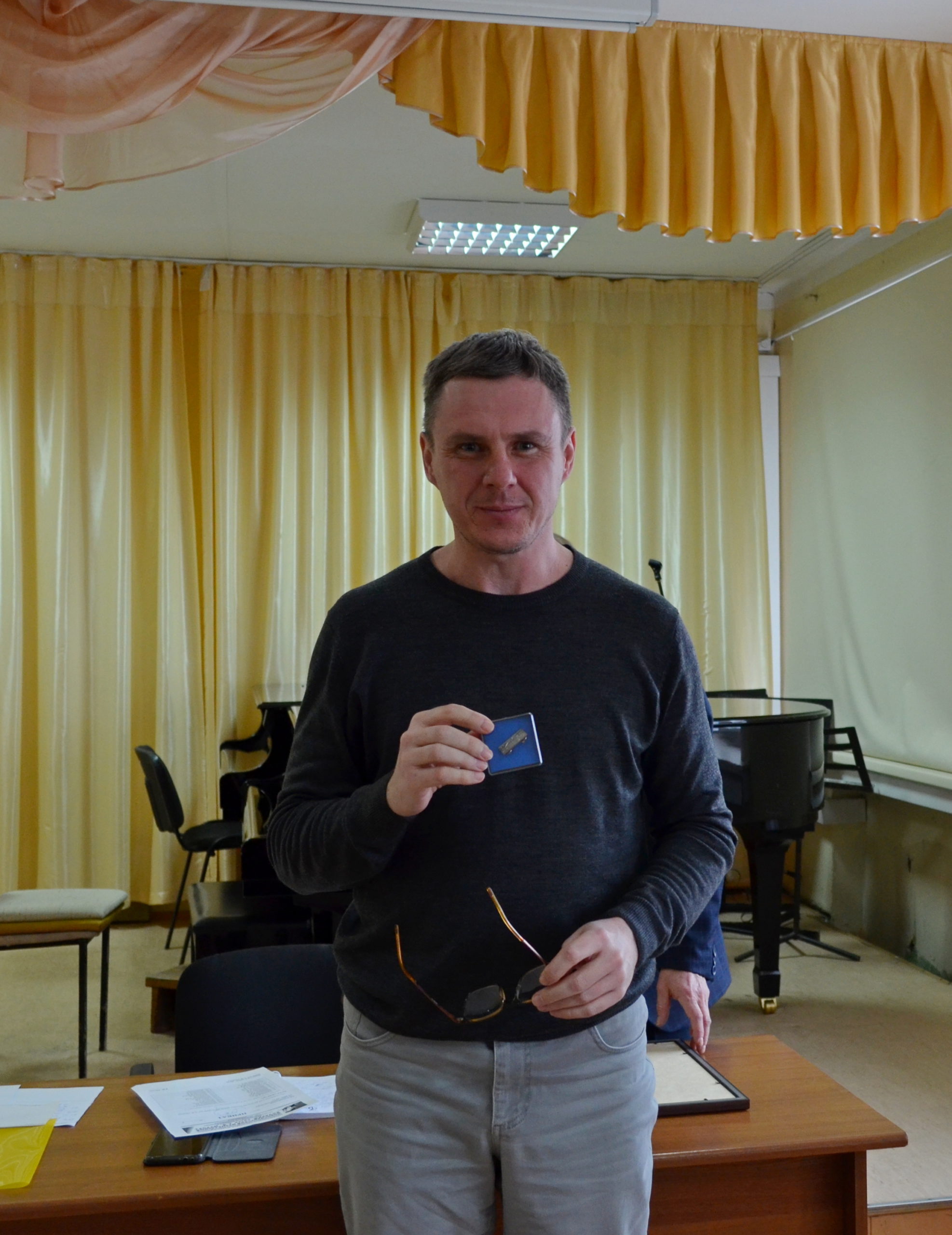 Валерий Владимирович Шадчин заведующий предметно-цикловой комиссией «Инструменты народного оркестра» награжден Юбилейным знаком «Новосибирь85»