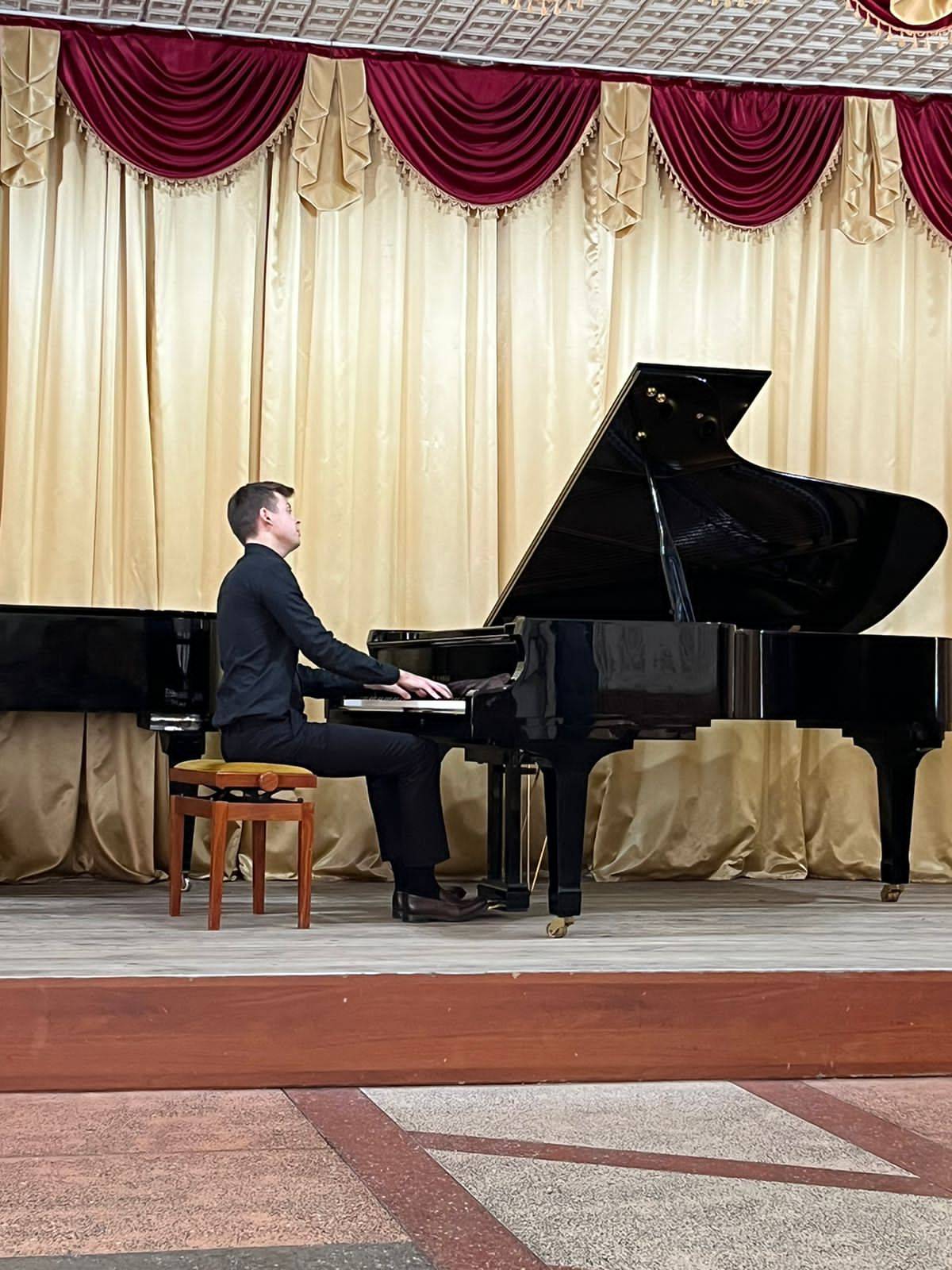 М.Б. Парфенов (фортепиано)